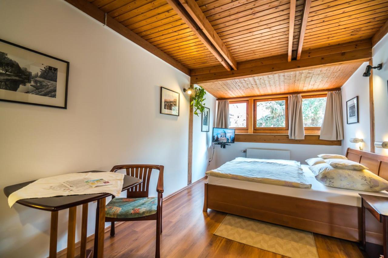 Szent Kristof Panzio Bed and Breakfast Esztergom Exteriör bild