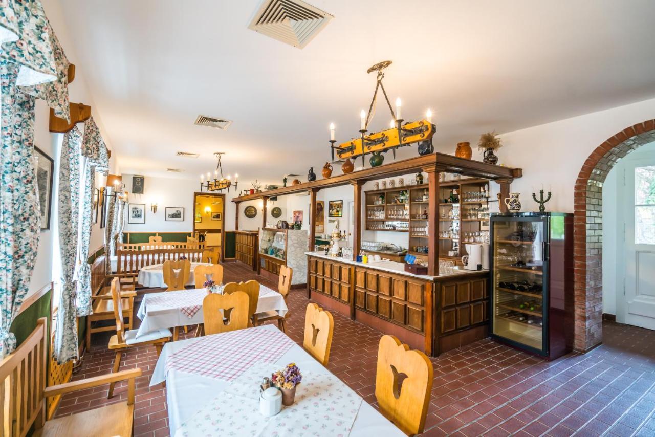 Szent Kristof Panzio Bed and Breakfast Esztergom Exteriör bild