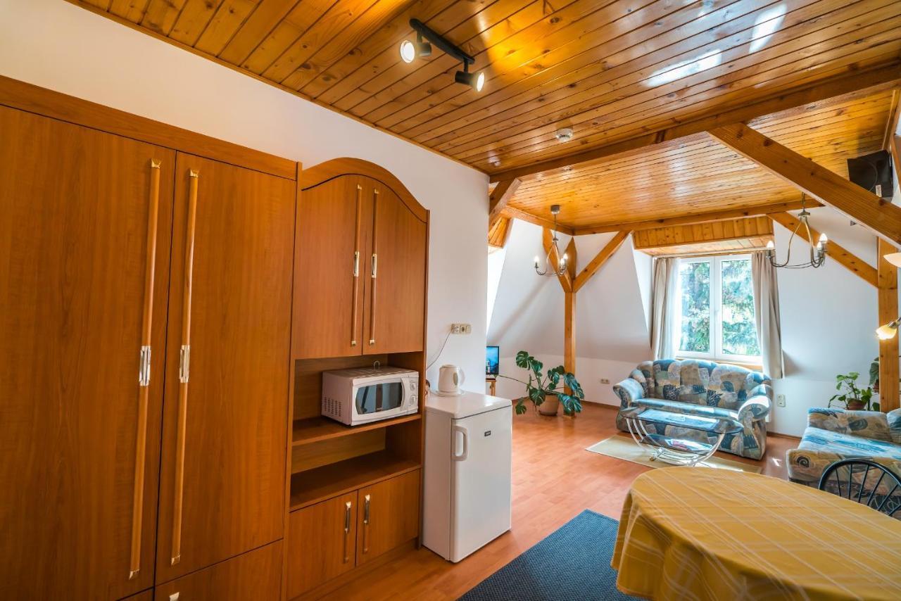 Szent Kristof Panzio Bed and Breakfast Esztergom Exteriör bild