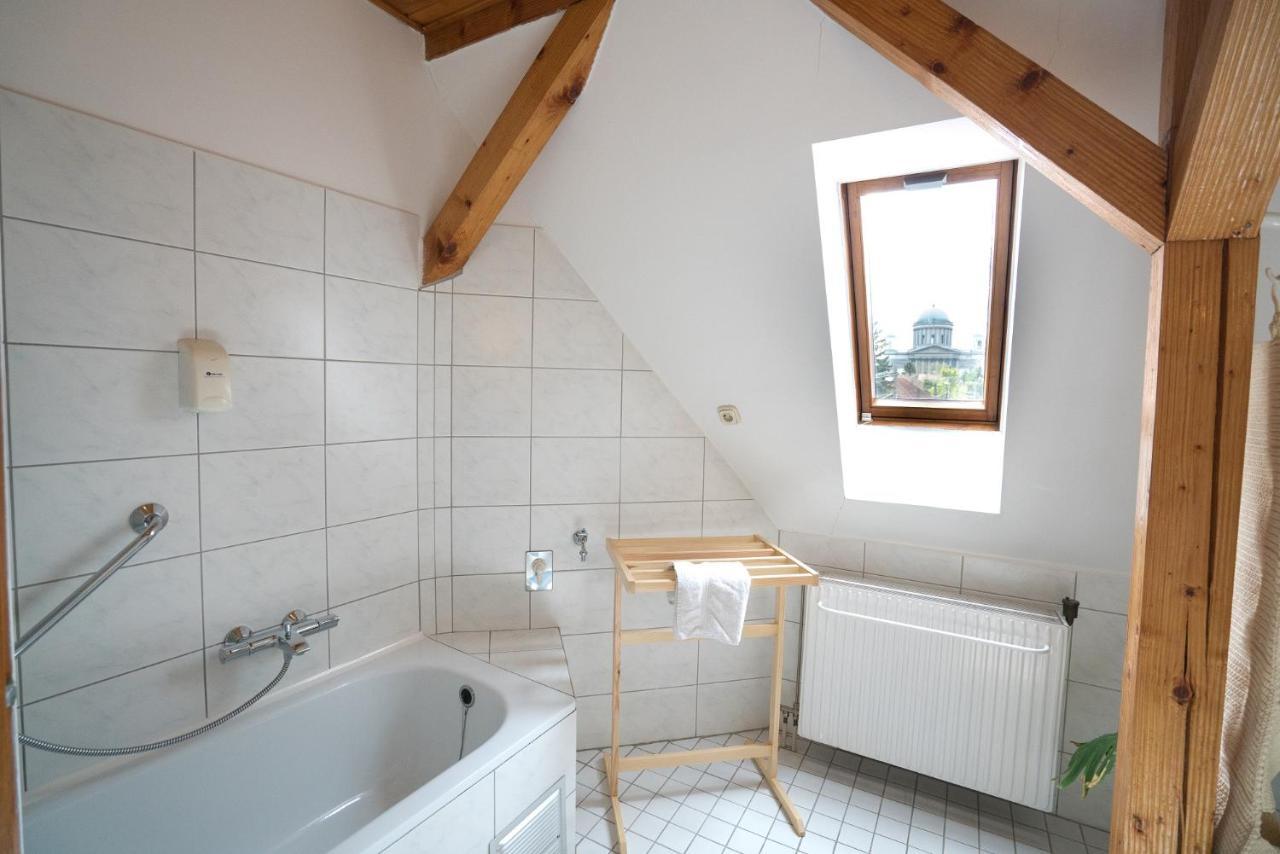 Szent Kristof Panzio Bed and Breakfast Esztergom Exteriör bild