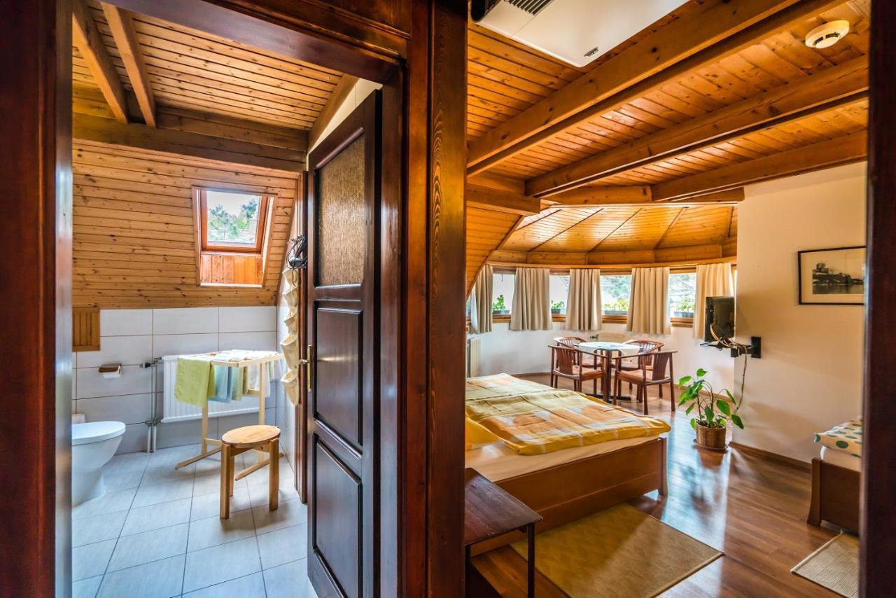 Szent Kristof Panzio Bed and Breakfast Esztergom Exteriör bild