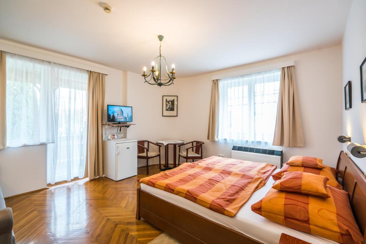 Szent Kristof Panzio Bed and Breakfast Esztergom Exteriör bild