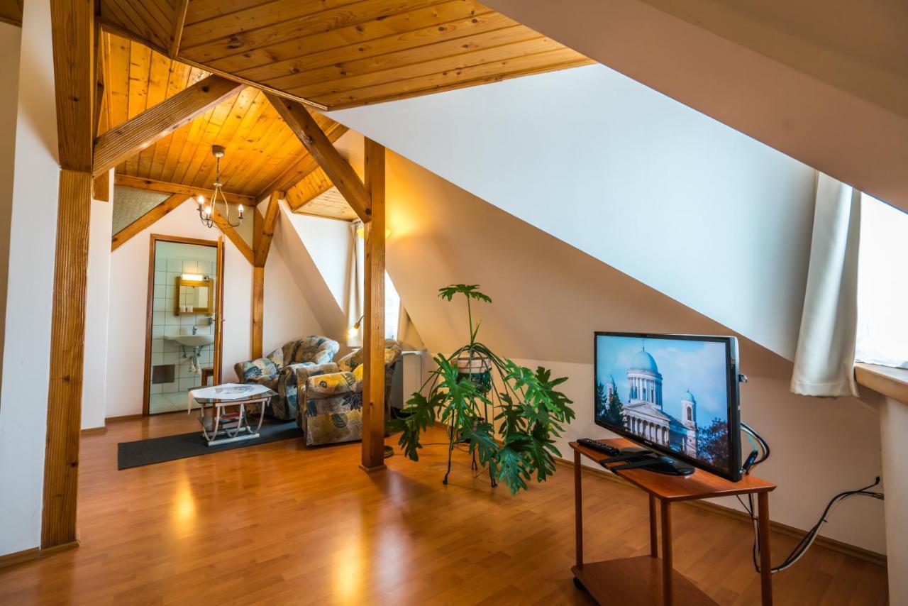 Szent Kristof Panzio Bed and Breakfast Esztergom Exteriör bild