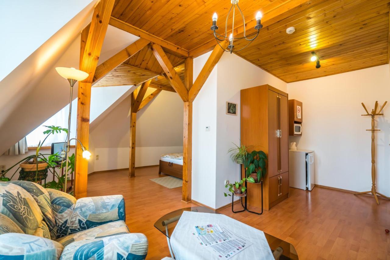 Szent Kristof Panzio Bed and Breakfast Esztergom Exteriör bild