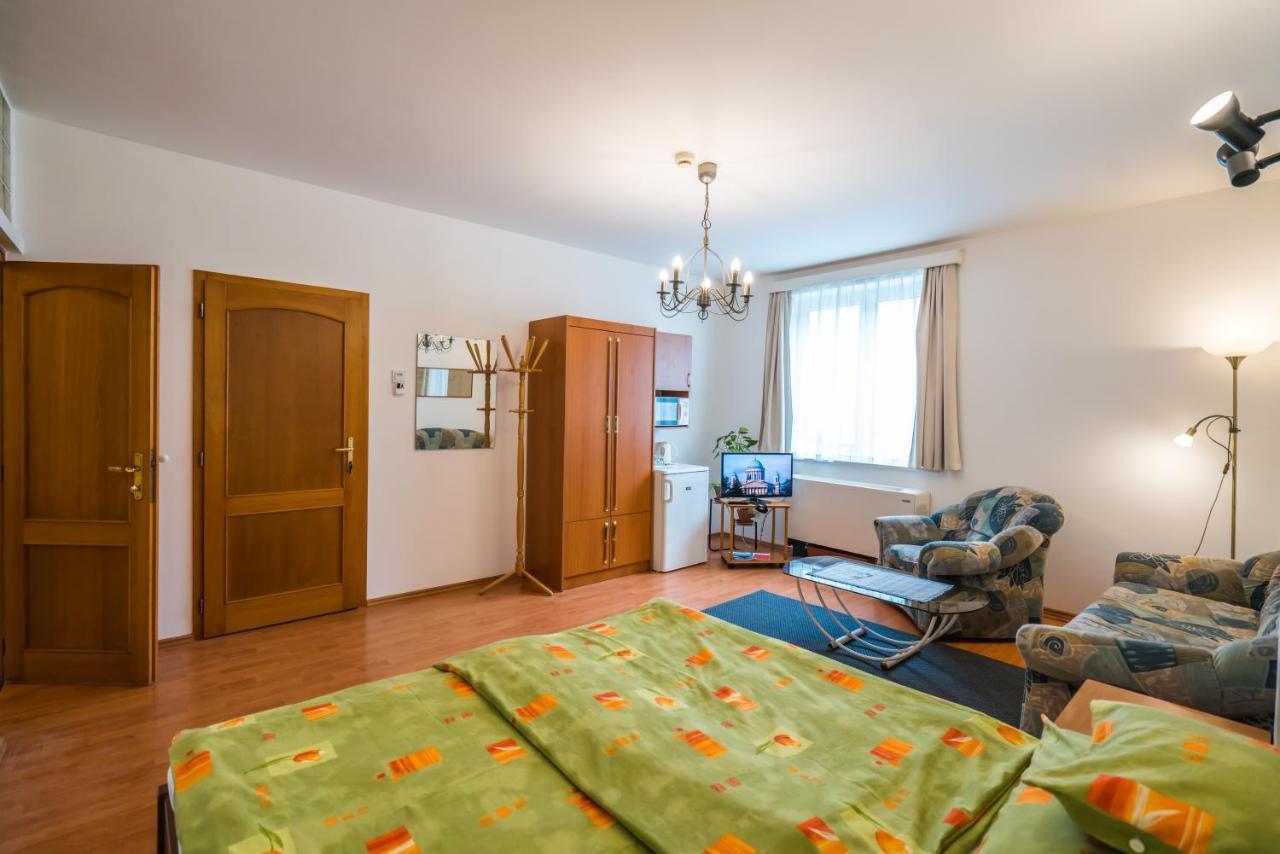 Szent Kristof Panzio Bed and Breakfast Esztergom Exteriör bild